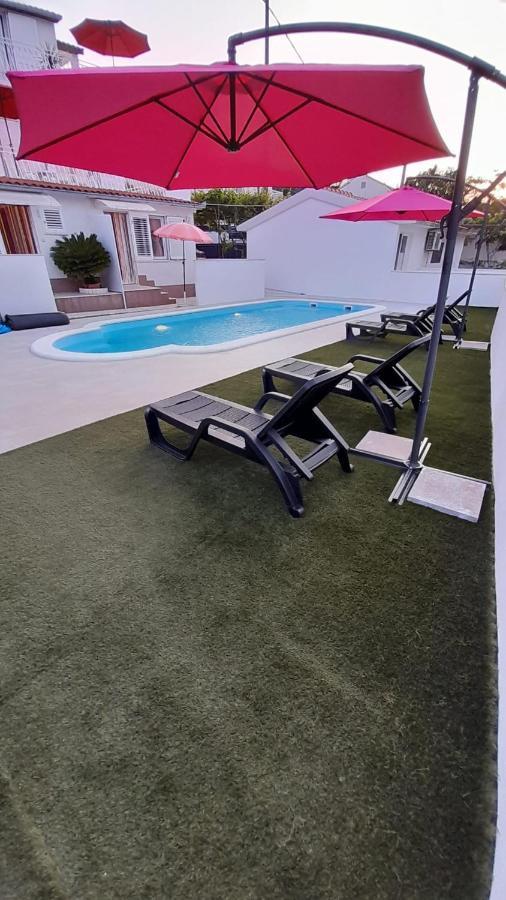 Apartments Mihovilovic - 50 M From Beach Slatine Esterno foto