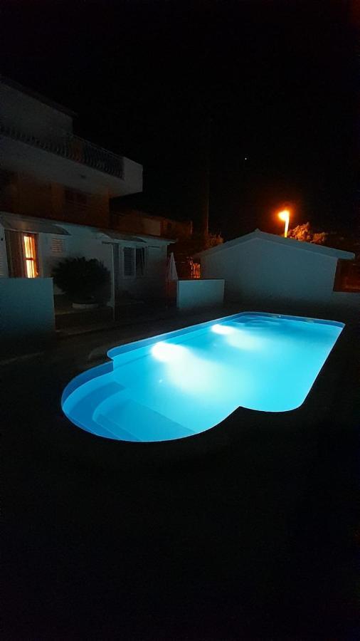 Apartments Mihovilovic - 50 M From Beach Slatine Esterno foto