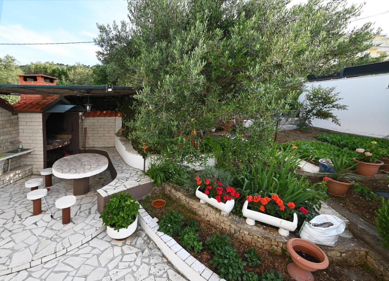 Apartments Mihovilovic - 50 M From Beach Slatine Esterno foto