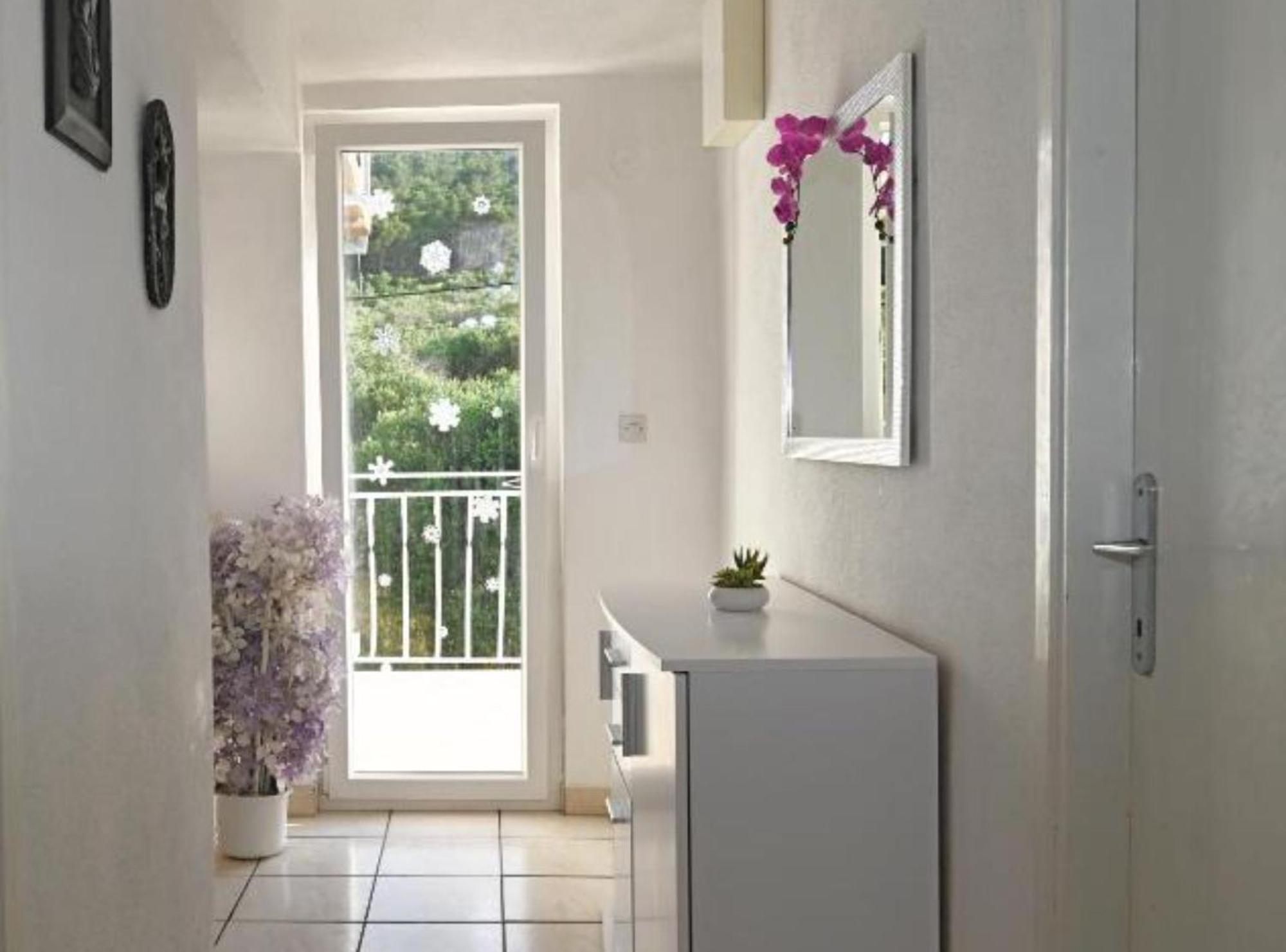 Apartments Mihovilovic - 50 M From Beach Slatine Esterno foto